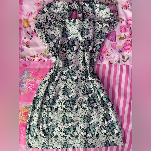 Green floral mini dress - Picture 2 of 3